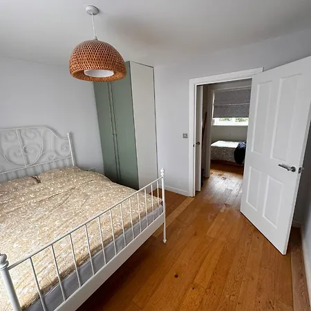 2-Bedroom Flat Walking Distance To Excel London - Perfect Location! Exterior photo