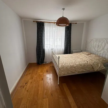 2-Bedroom Flat Walking Distance To Excel London - Perfect Location! Exterior photo
