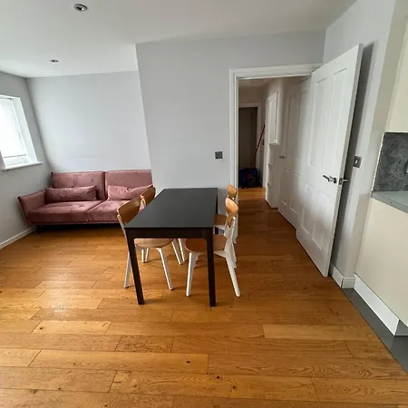 2-Bedroom Flat Walking Distance To Excel London - Perfect Location! Exterior photo