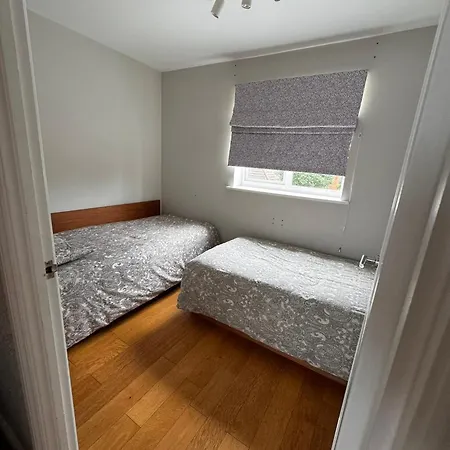2-Bedroom Flat Walking Distance To Excel London - Perfect Location! Exterior photo
