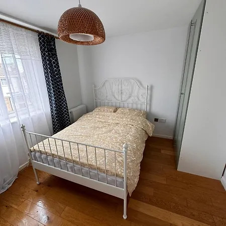 2-Bedroom Flat Walking Distance To Excel London - Perfect Location! Exterior photo