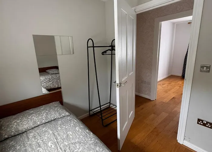 2-Bedroom Flat Walking Distance To Excel London - Perfect Location!